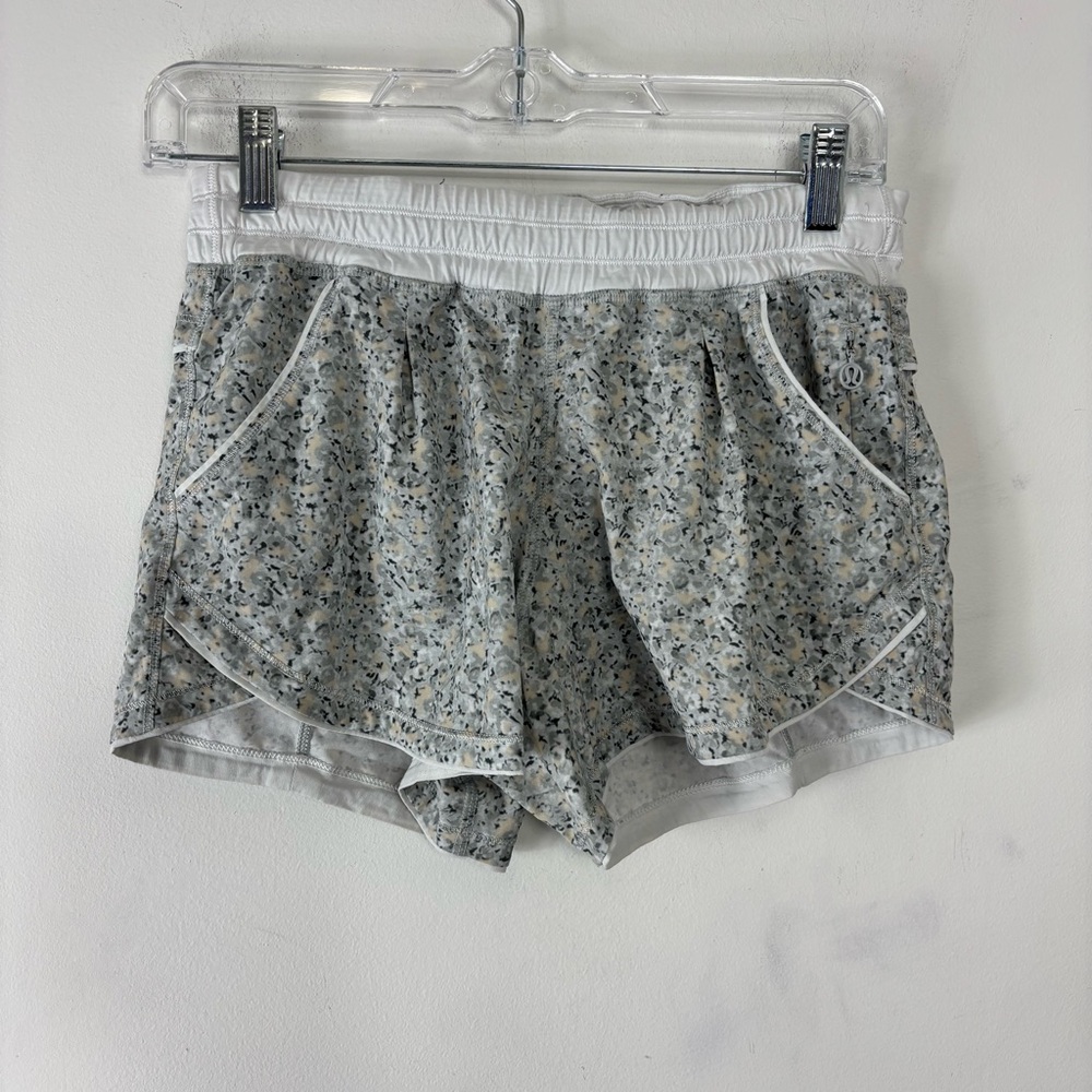 Lululemon Hotty Hot Short Womens 4 Running Gym Workout Drawstring Neutral